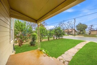 521 S Polaris in San Antonio, TX - Foto de edificio - Building Photo