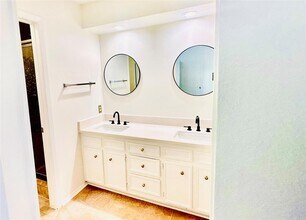 5860 Sampley Way in Houston, TX - Building Photo - Building Photo