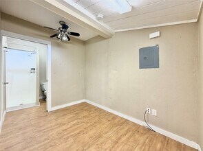 1002 Gregg St in Denton, TX - Building Photo - Building Photo