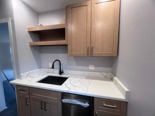 54 Pontiac St, Unit 2 in Boston, MA - Foto de edificio - Building Photo