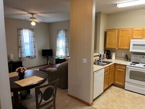 628 Walnut St, Unit B in Anderson, IN - Building Photo - Building Photo