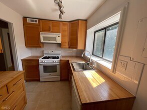 282 Ardmore Cir NW-Unit -3 in Atlanta, GA - Building Photo - Building Photo