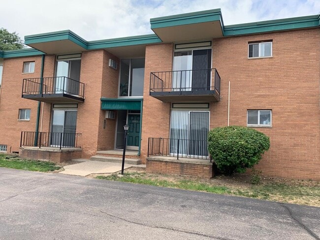 1860 Axtell Dr, Unit 8 in Troy, MI - Building Photo - Building Photo