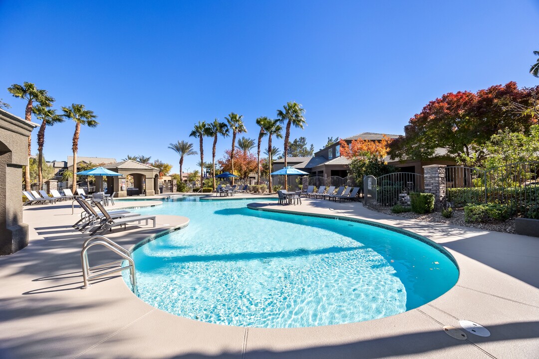 The Equestrian by Picerne in Henderson, NV - Foto de edificio