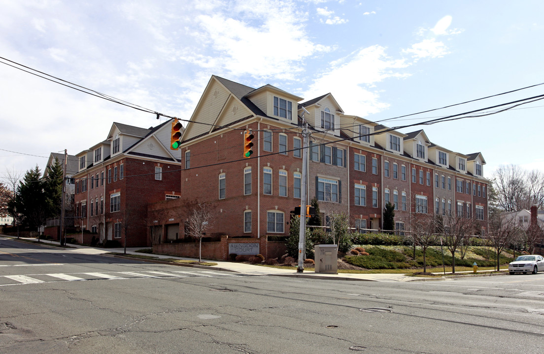 Abingdon Court Apartments in Arlington, VA - Foto de edificio