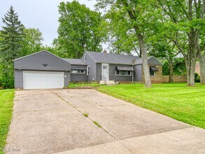 18447 Pearl Rd in Strongsville, OH - Building Photo - Building Photo