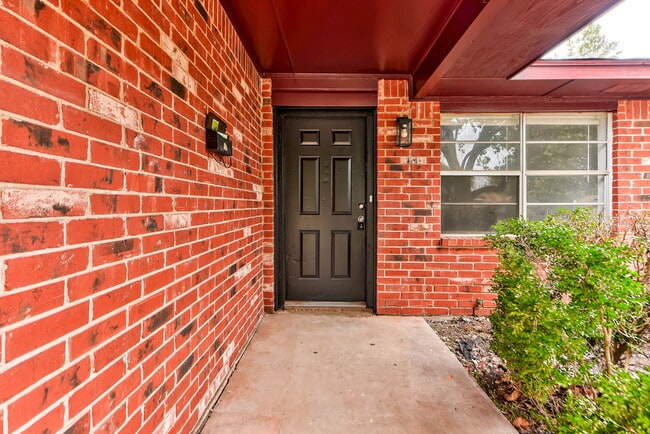 1333 E Brooks St in Norman, OK - Building Photo - Building Photo