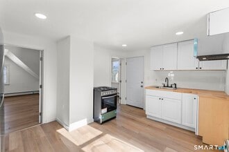 26 Mc Lean St in Hartford, CT - Building Photo - Building Photo