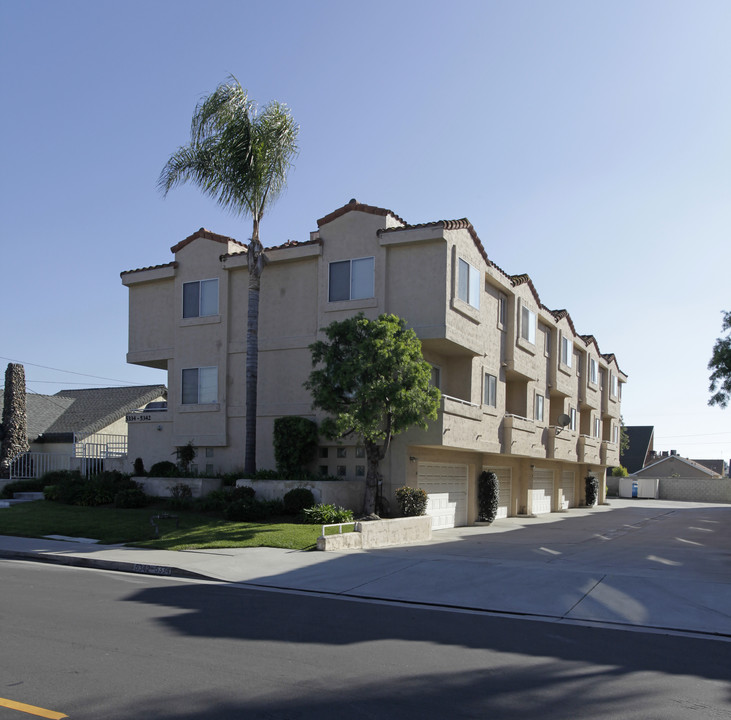 5334-5342 Bishop St in Cypress, CA - Foto de edificio