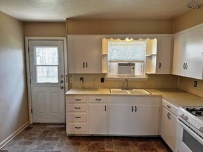 104 Ave G in Burkburnett, TX - Building Photo - Building Photo