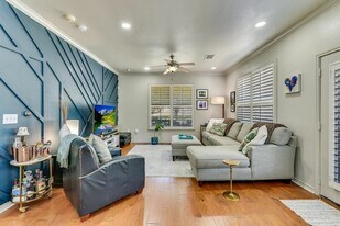 532 Refugio St in San Antonio, TX - Building Photo