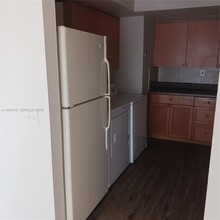 5906 NW 21st St in Lauderhill, FL - Foto de edificio - Building Photo