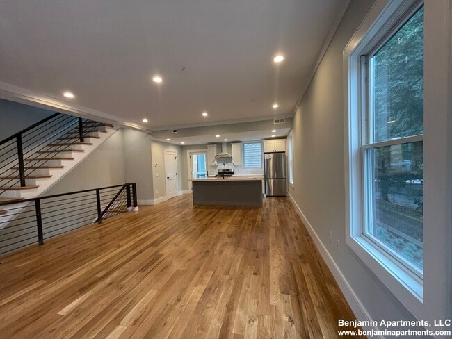 199 Boylston St, Unit 1 in Brookline, MA - Foto de edificio - Building Photo