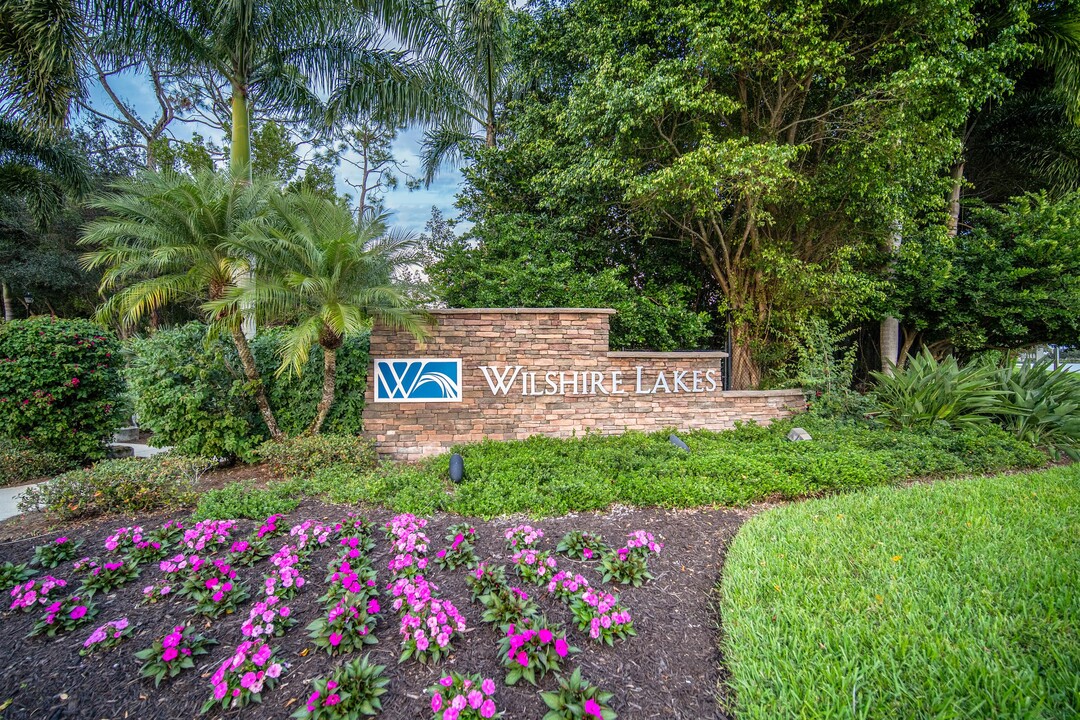 3765 Fieldstone Blvd in Naples, FL - Foto de edificio