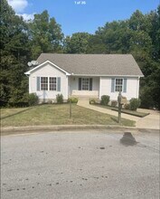 1053 Red Apple Ct in Clarksville, TN - Building Photo - Building Photo