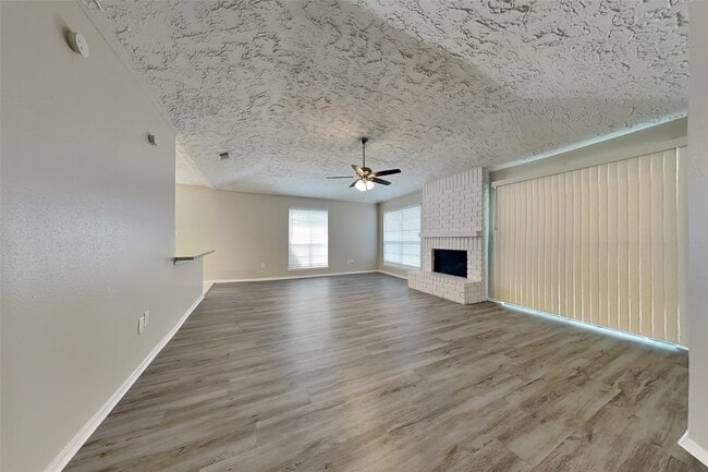 13414 Tara Oak Dr in Houston, TX - Building Photo - Building Photo