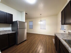 8715 8th St, Unit 1 in Converse, TX - Foto de edificio - Building Photo