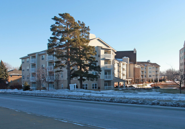 Woodridge in Minneapolis, MN - Building Photo - Building Photo