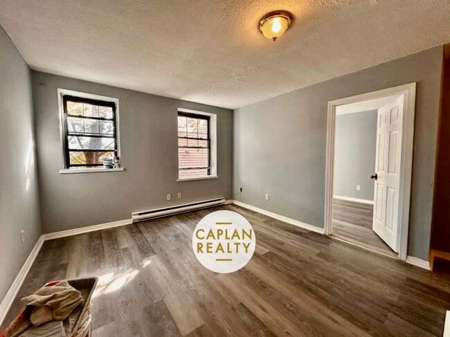 1407 Chapel St, Unit 34 in New Haven, CT - Building Photo - Building Photo