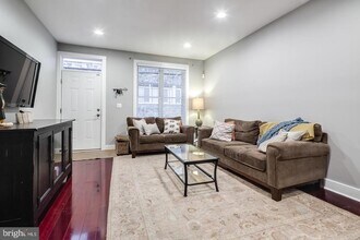 2024 Montrose St in Philadelphia, PA - Building Photo - Building Photo