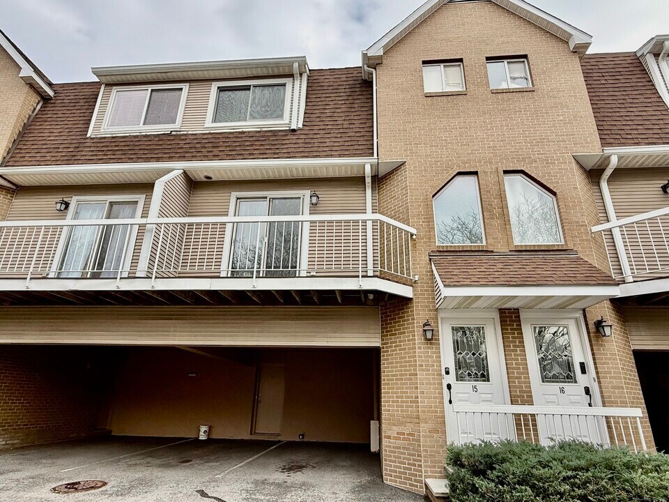 1900 Summer St in Stamford, CT - Building Photo