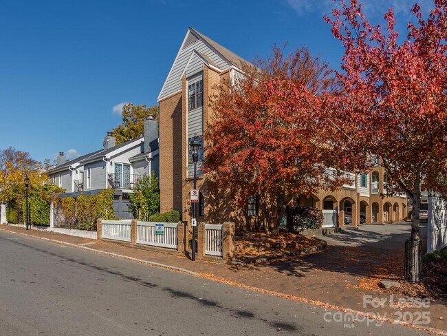 property at 406 W 9th St
