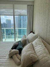31 SE 5th St, Unit 392 in Miami, FL - Building Photo - Building Photo