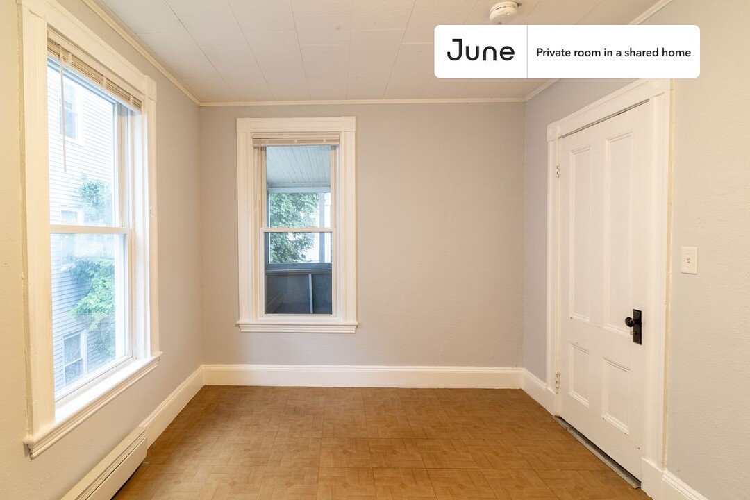 Private bedroom in 3 bed/1 bath Home in Boston, MA - Building Photo