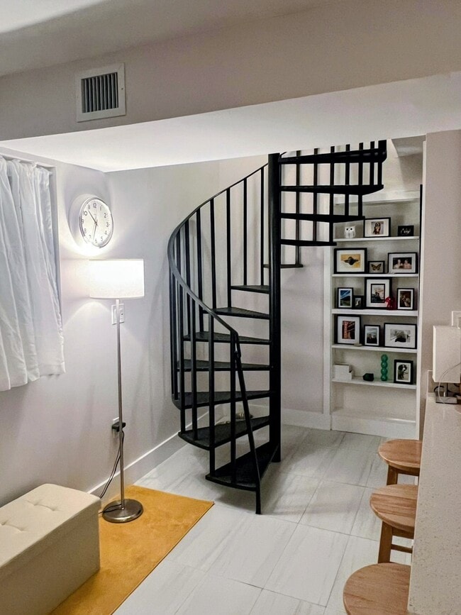 641 SW 28th Rd, Unit Loft