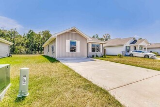 6323 June Bug Dr in Milton, FL - Building Photo - Building Photo