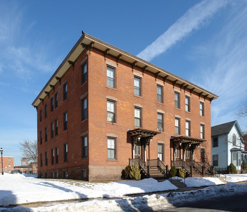 40-44 Alden St in Hartford, CT - Foto de edificio