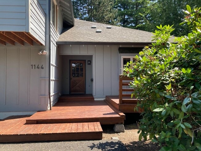 1144 NW 93rd Ave in Portland, OR - Building Photo - Building Photo