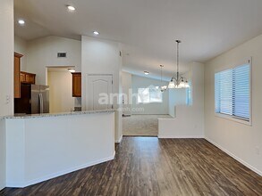 7856 S Splinter Way in Tucson, AZ - Building Photo - Building Photo