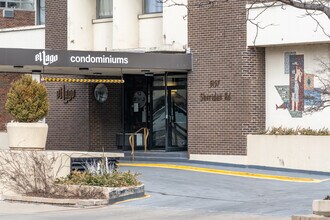 Condominium on the Lake in Chicago, IL - Building Photo - Building Photo