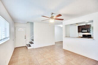 6253 Manor Rd-Unit -B in Austin, TX - Building Photo - Building Photo