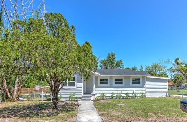 2002 E Hanna Ave in Tampa, FL - Building Photo - Building Photo