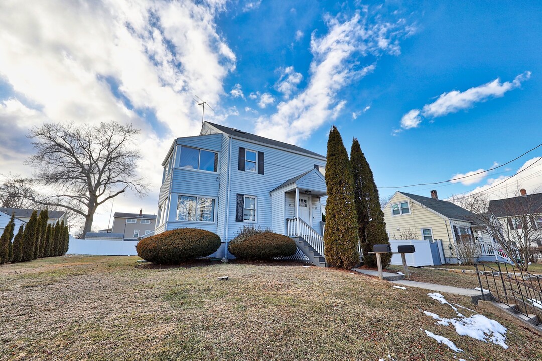 53-55 Fairview Ave in Stratford, CT - Building Photo