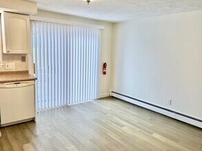 92 Eustis St, Unit #1 in Revere, MA - Building Photo - Building Photo
