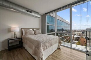 3740 N Halsted St in Chicago, IL - Building Photo