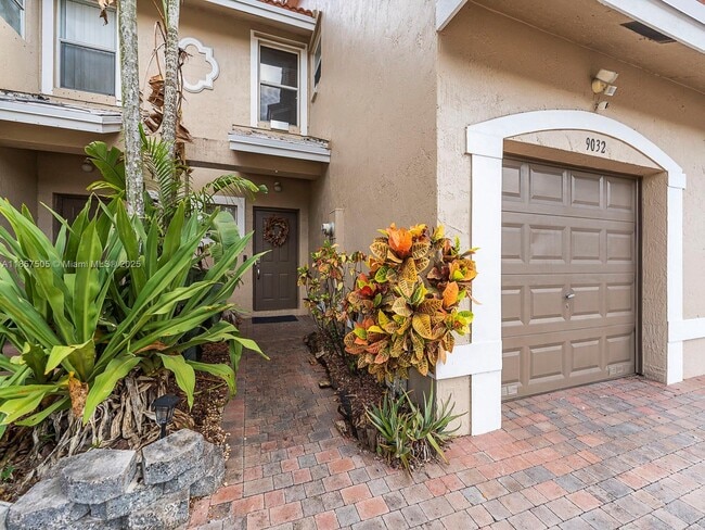 9032 NW 54th St in Sunrise, FL - Building Photo - Building Photo