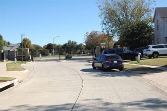 3912 Belle Maison Ct in Arlington, TX - Building Photo - Building Photo