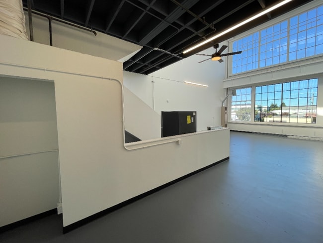 6221 Hollis St in Emeryville, CA - Building Photo - Building Photo