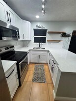 7005 NW 173rd Dr in Miami Gardens, FL - Building Photo