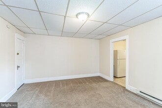 1127 Queen St in Pottstown, PA - Building Photo - Building Photo