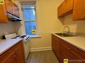 27 Park Dr in Boston, MA - Foto de edificio - Building Photo