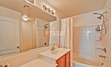 8169 W Groom Creek Rd in Phoenix, AZ - Building Photo - Building Photo