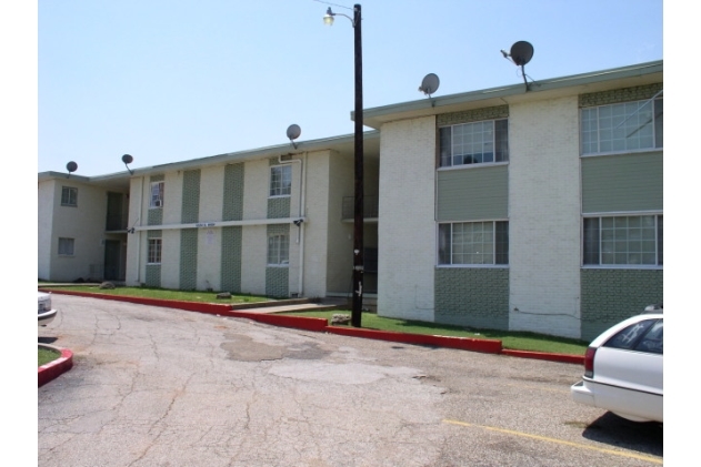 Willow Creek Apartments in Longview, TX - Building Photo