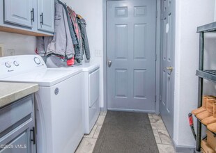 146 Catfish Cir in Gypsum, CO - Building Photo - Building Photo