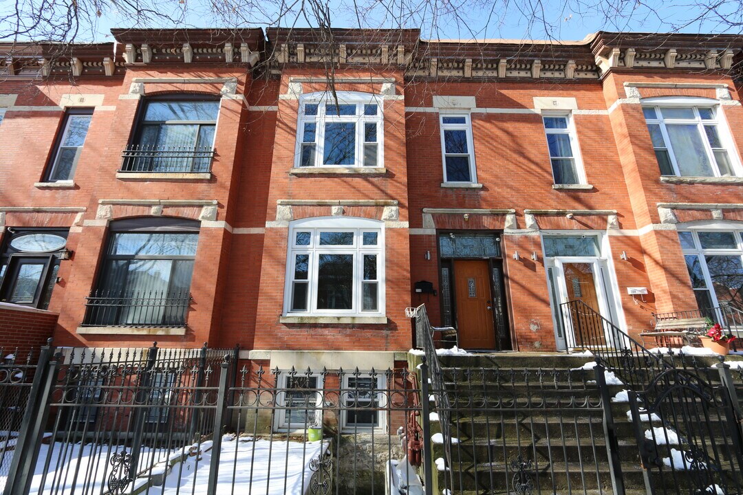710 S Claremont Ave in Chicago, IL - Building Photo