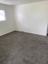 28954 Parkwood St in Inkster, MI - Building Photo - Building Photo